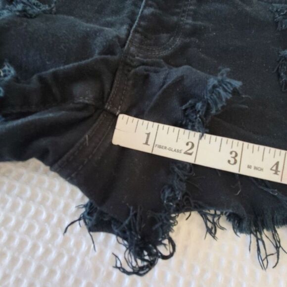 American Eagle size 2 Hi-rise distressed Black Stretch 2" Shortie denim shorts - Picture 4 of 12